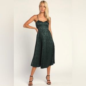 Lulus Chic Sensibility Dark Green Satin Jacquard Pleated Midi Dress Like New
